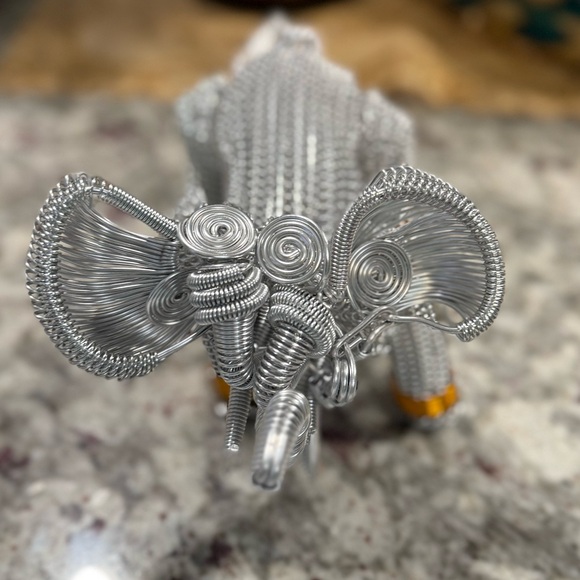NEW Roger’s Elephant WIRE ART Silver Wire Elephant Sculpture Hand Made - Picture 8 of 12